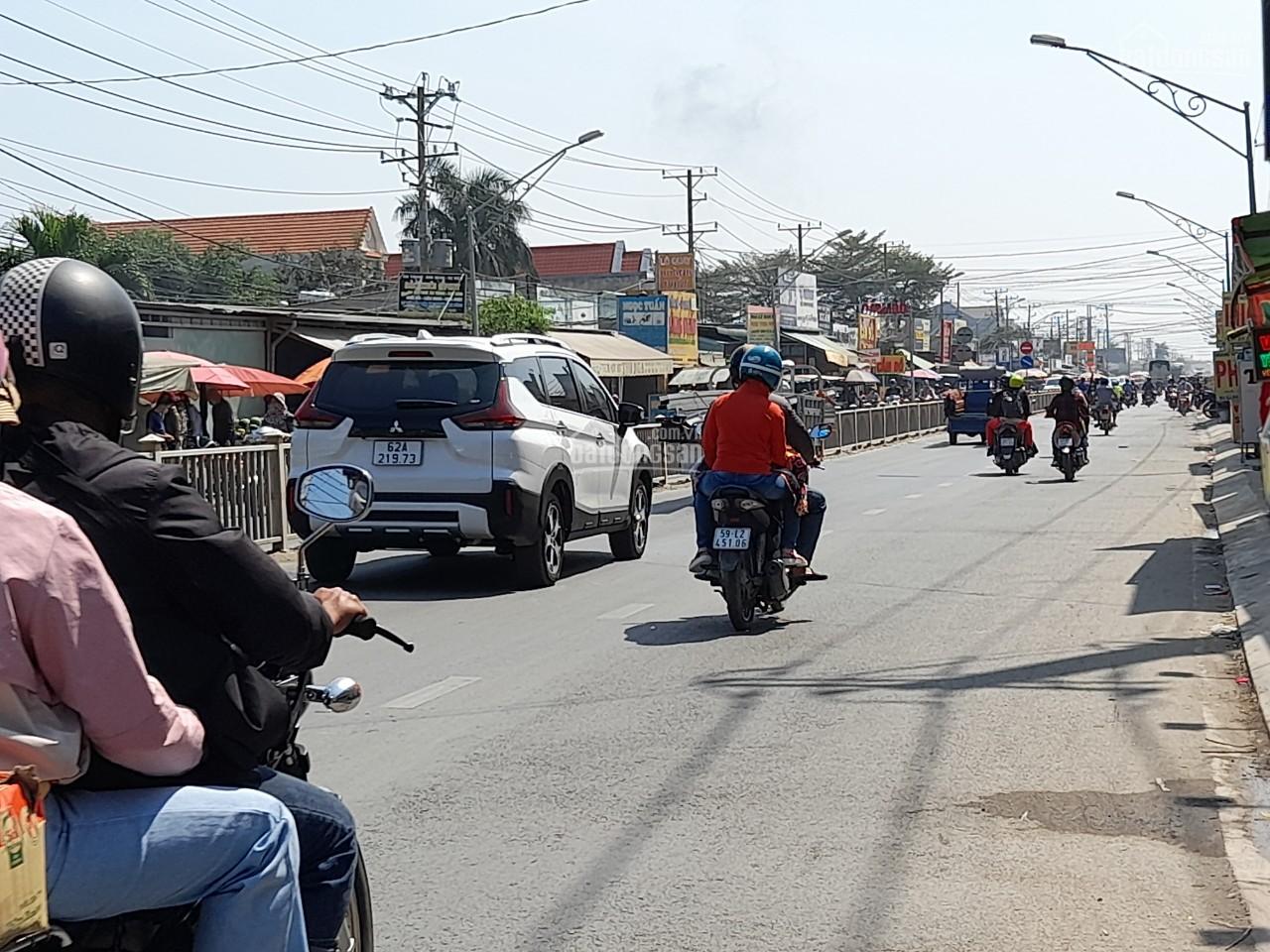 Bán gấp trong tuần nhà cũ ngay chợ, cặp công ty Lê Nam, Mỹ Hạnh Nam, Đức Hòa, Long An. SHR thổ 100% — ảnh 1